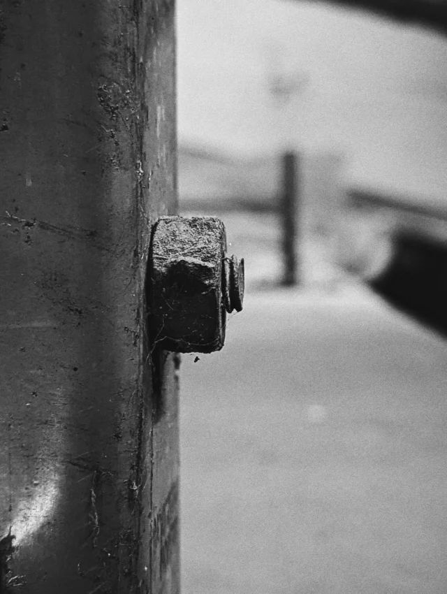 🤔 FUN FACT: The world’s longest bolt is over 36 feet long and weighs more than 8,000 pounds.

Now that’s a heavy-duty fastener!
What’s the biggest bolt you’ve worked with? Drop a pic 👇

#FunFactFriday #FastenerFacts #ConstructionTrivia